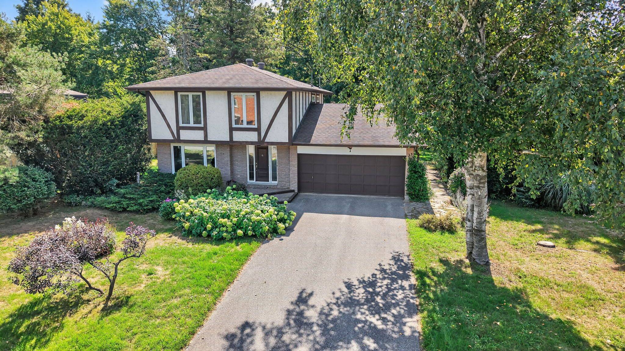 Springwater, ON L9X 0P8,7 Maplecrest RD