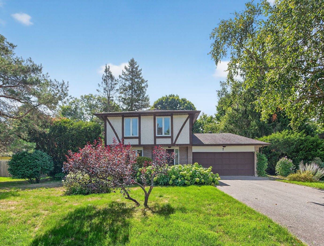 Springwater, ON L9X 0P8,7 Maplecrest RD