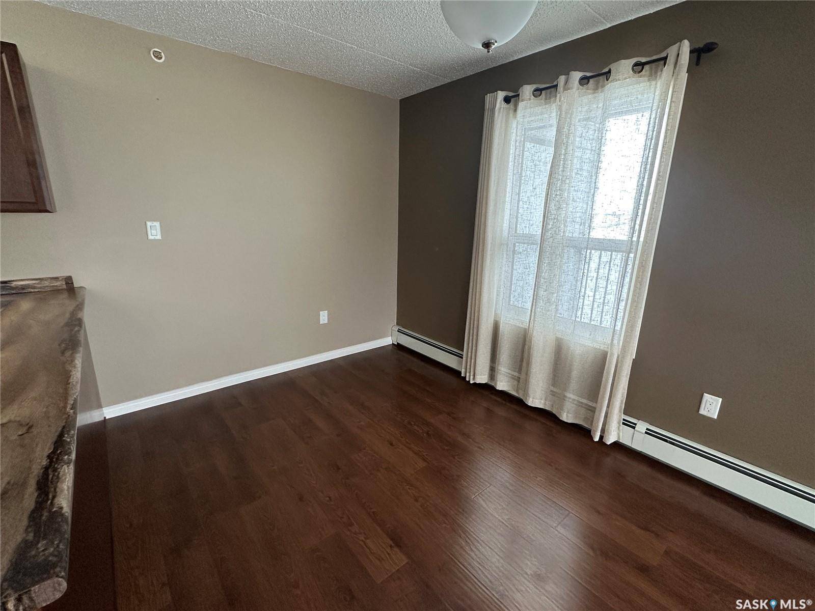 Weyburn, SK S4H 3A5,825 5th STREET NE #208