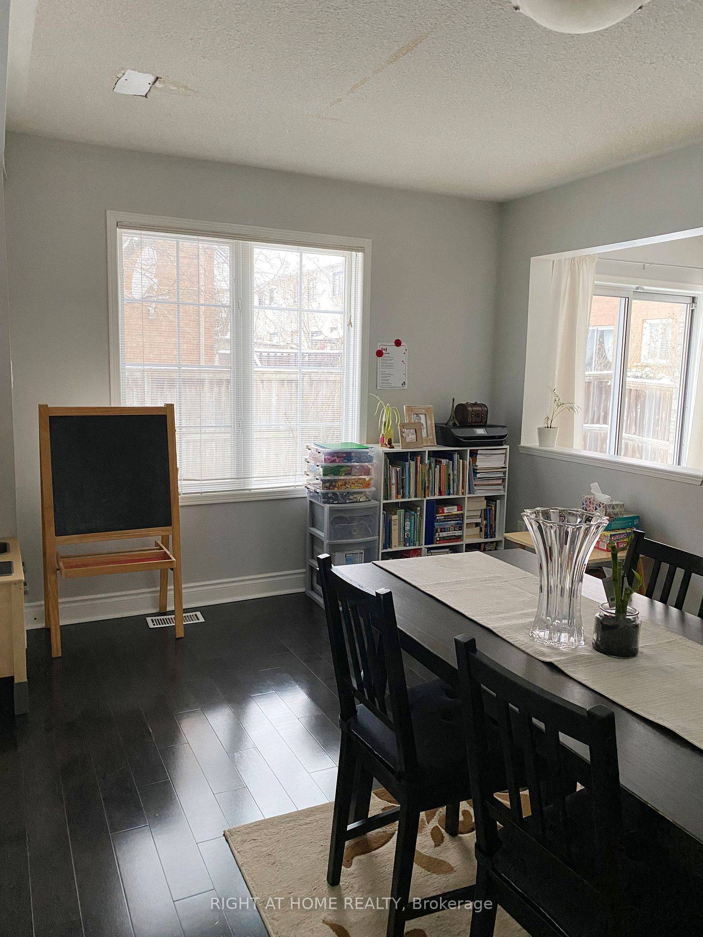 Mississauga, ON L5M 6E2,2346 Bankside DR