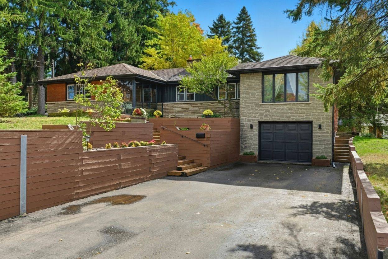 Hamilton, ON L9G 2N7,480 Golf Links RD