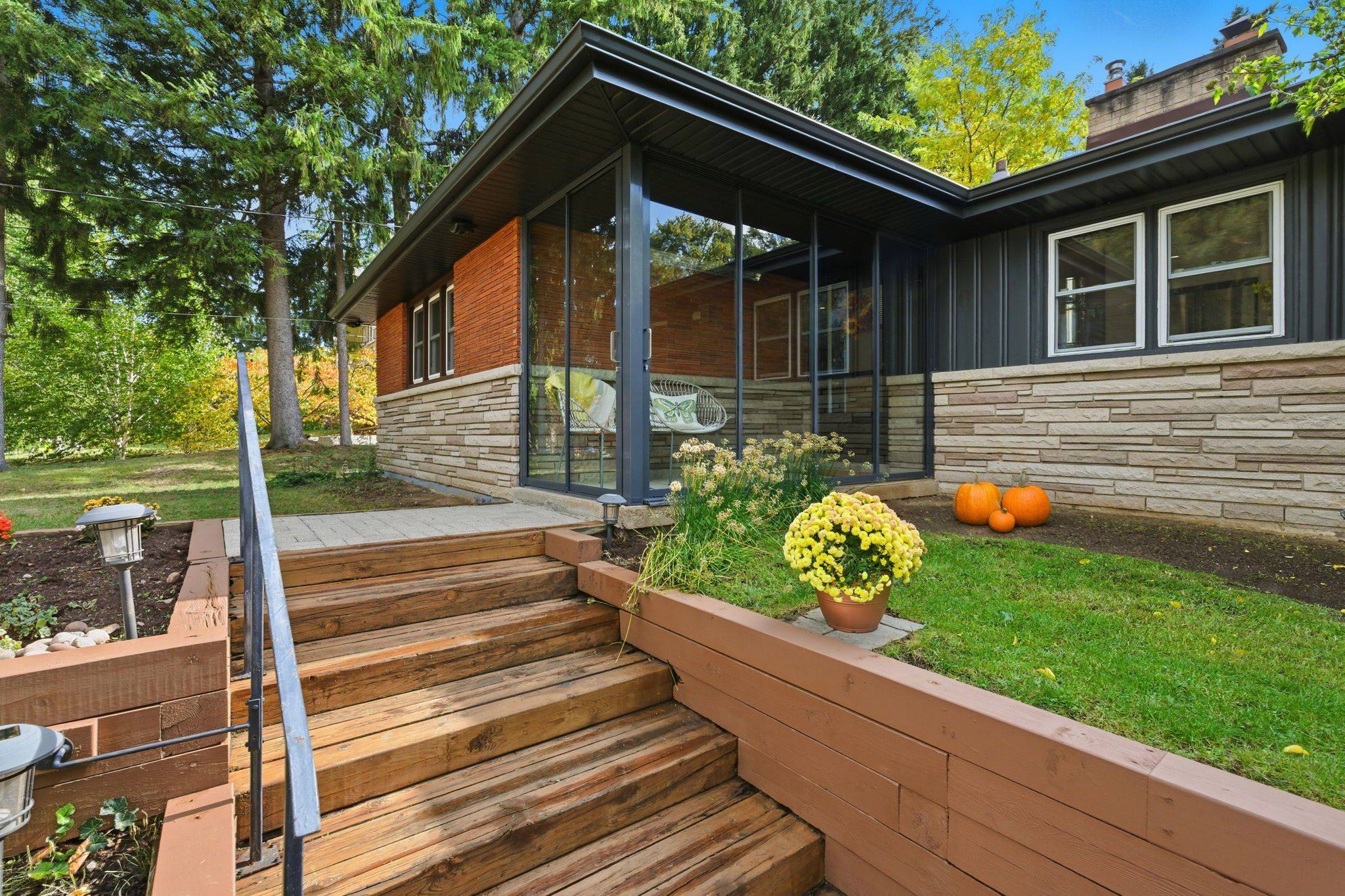 Hamilton, ON L9G 2N7,480 Golf Links RD