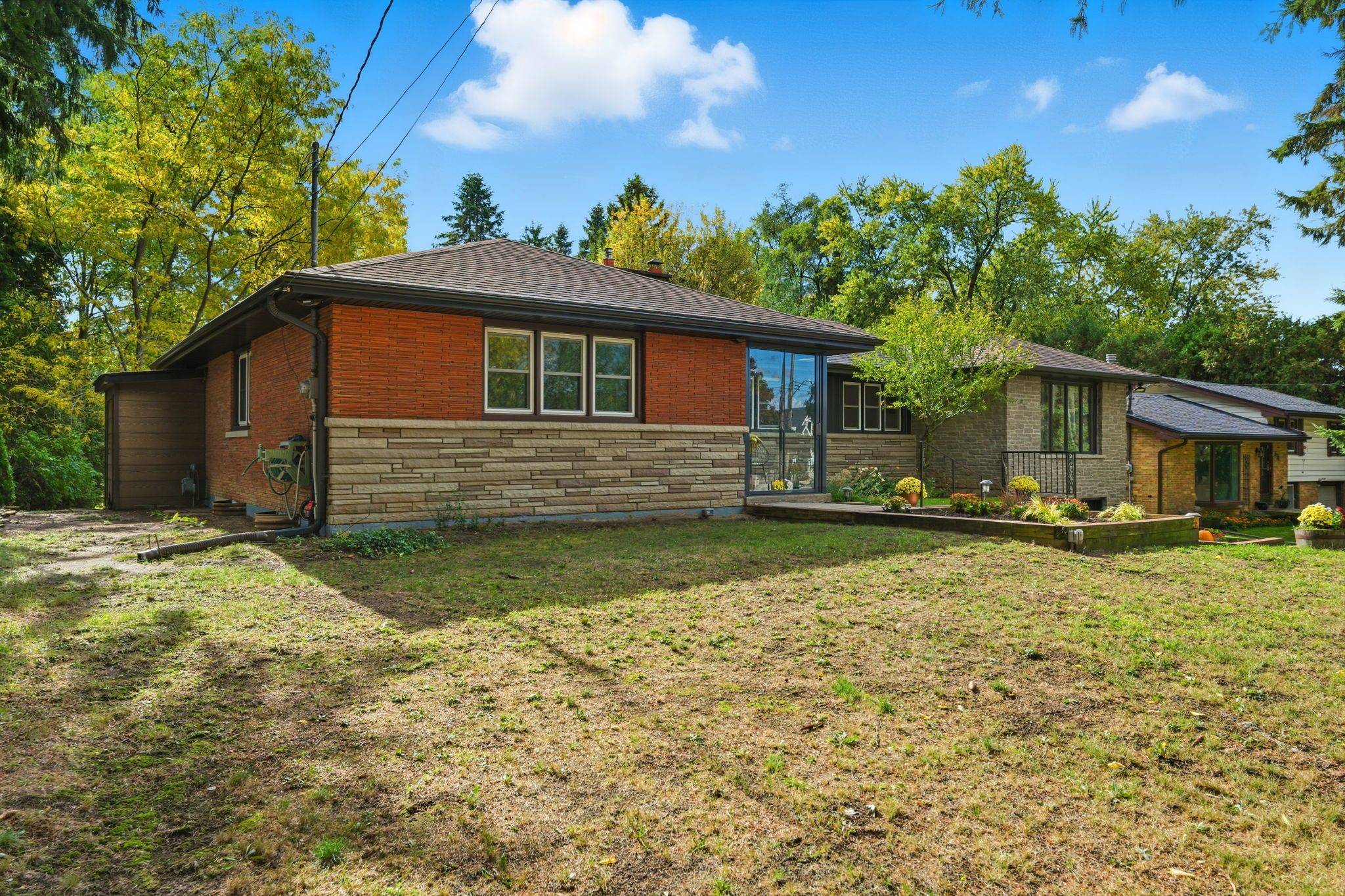 Hamilton, ON L9G 2N7,480 Golf Links RD