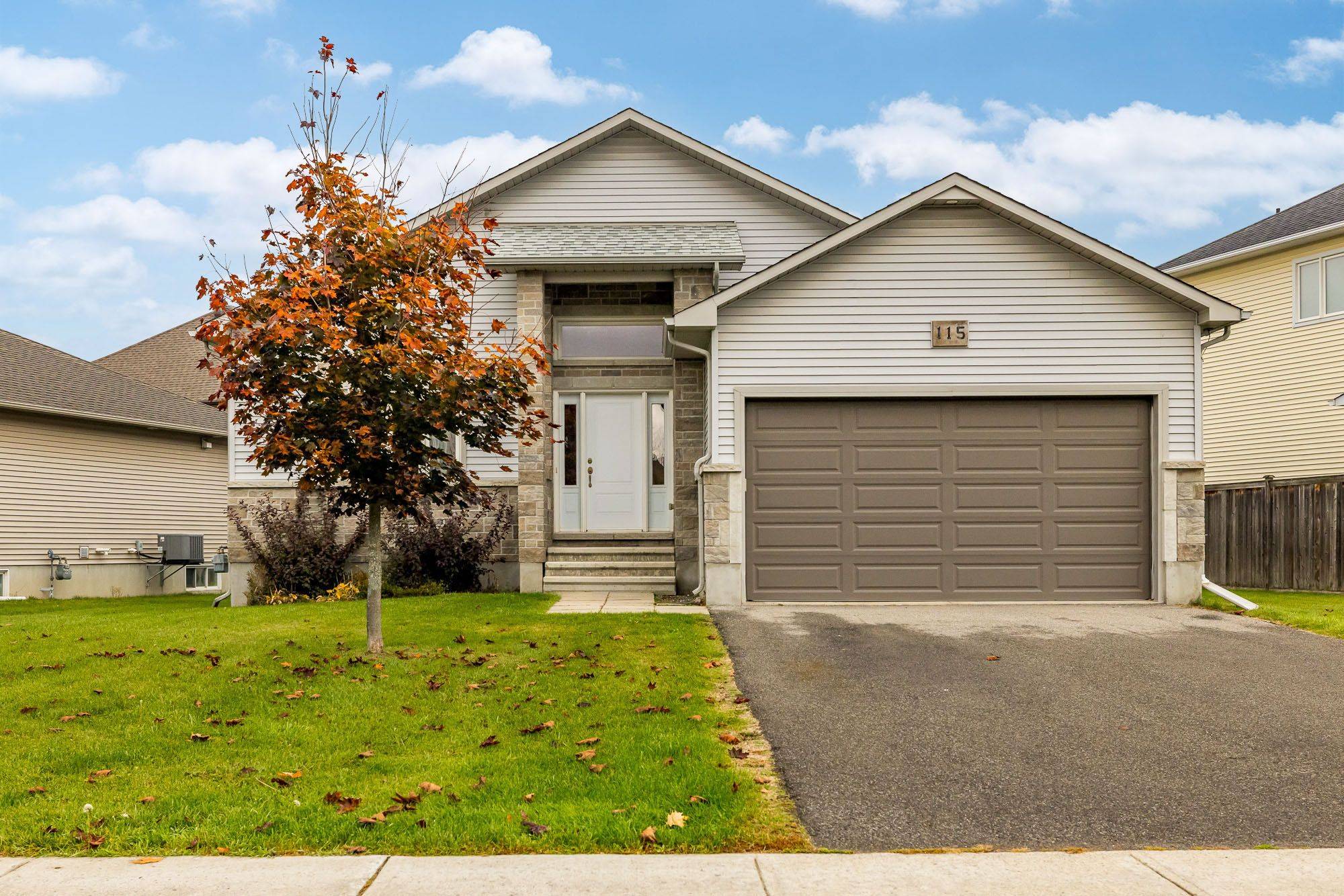 Russell, ON K4R 0C5,115 York Crossing RD