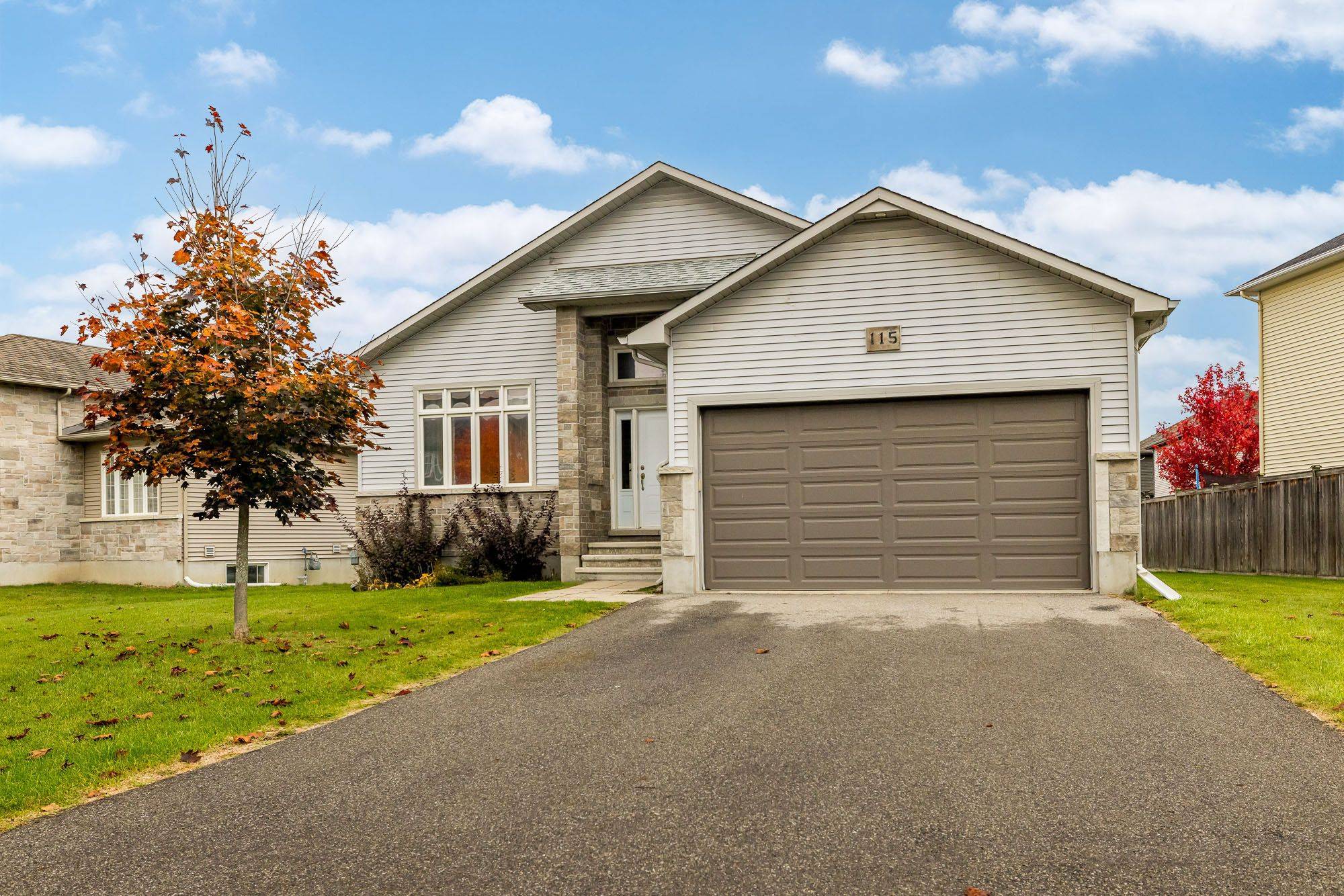 Russell, ON K4R 0C5,115 York Crossing RD