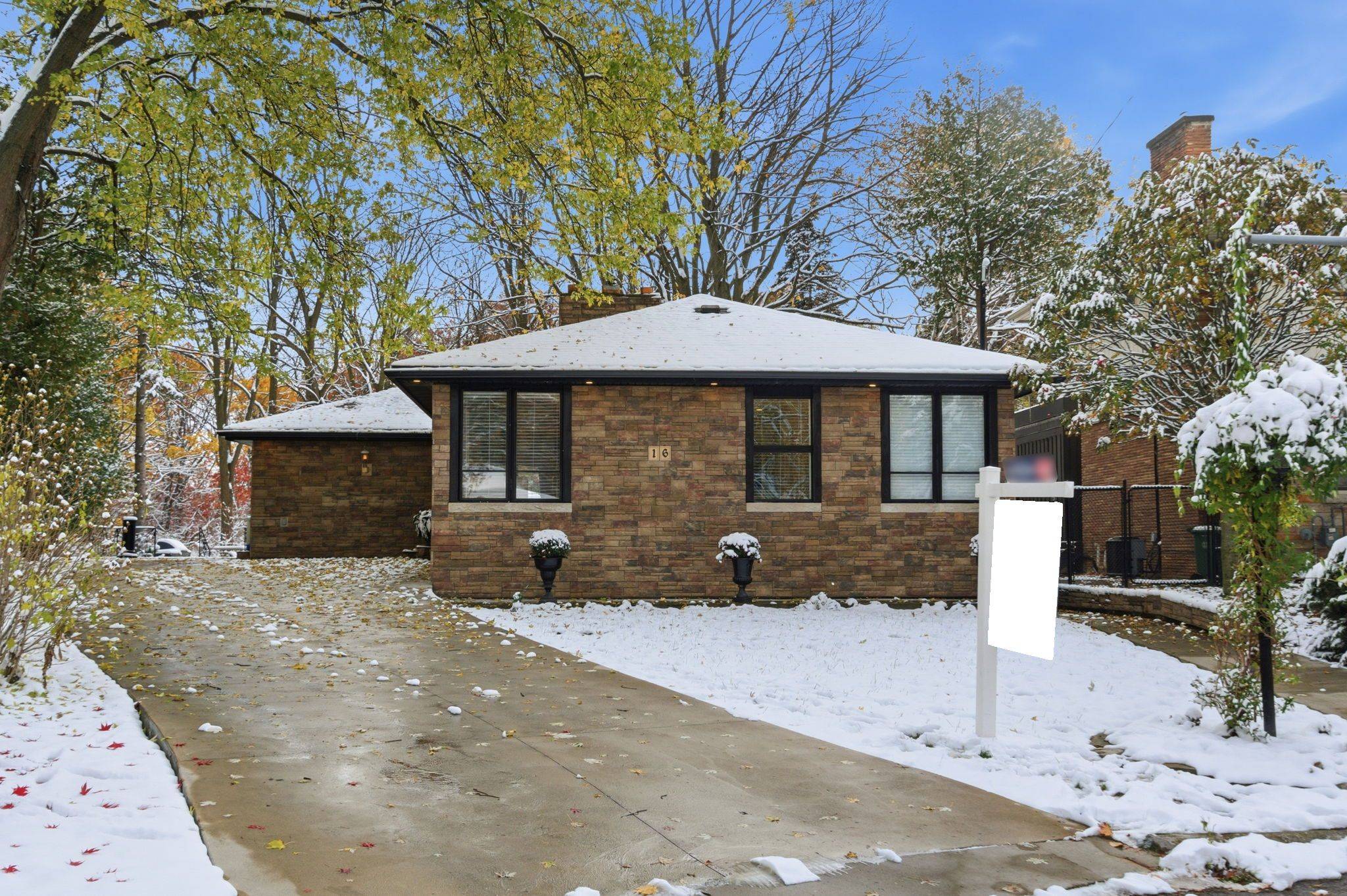 Hamilton, ON L8S 2R5,16 Freeland CT