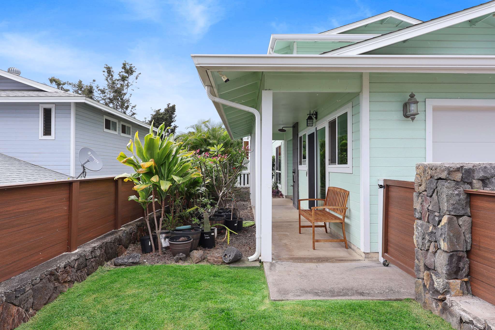 Kailua-kona, HI 96740,76-206 KEALOHA ST #2A