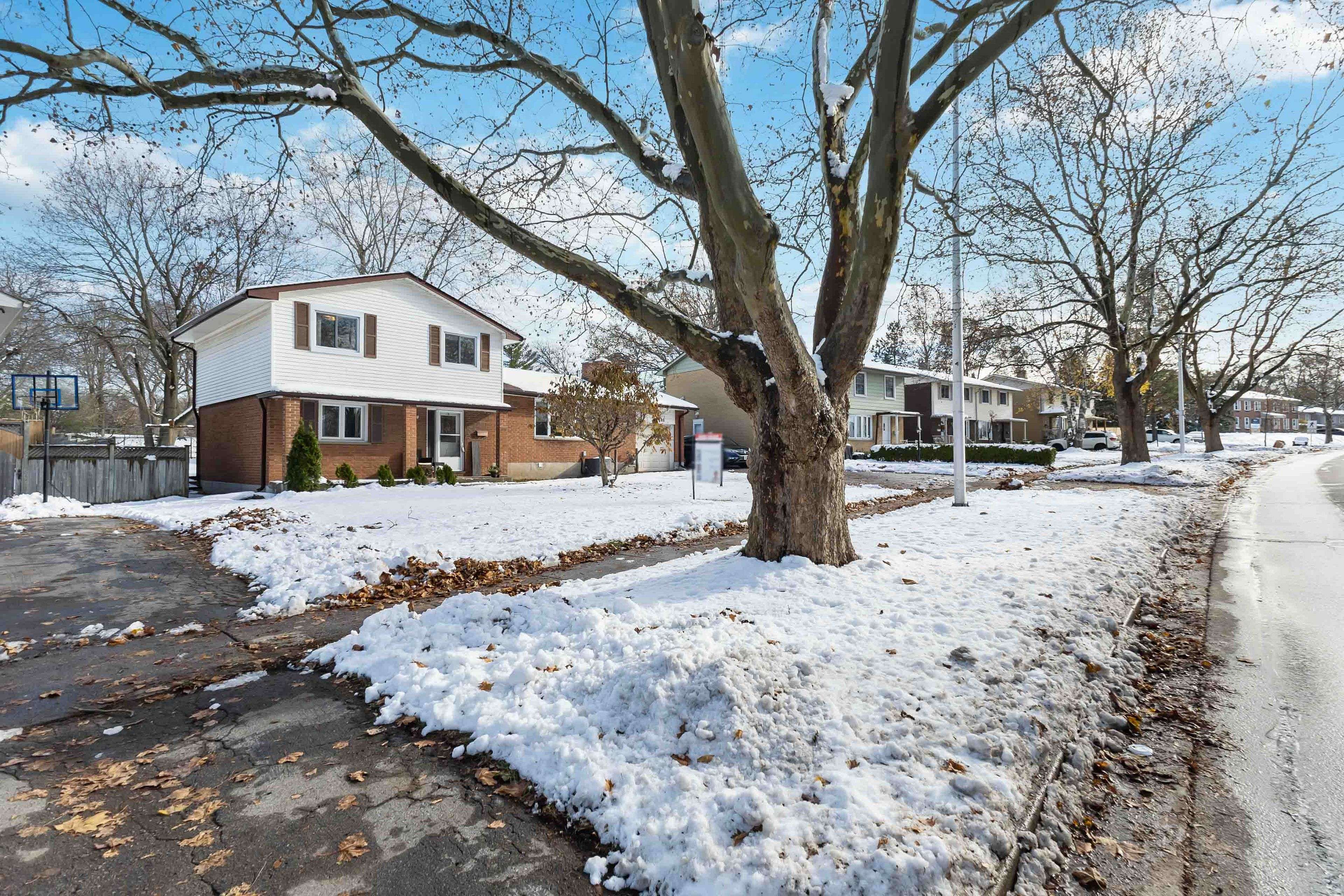 London South, ON N6J 2Y2,628 Viscount RD