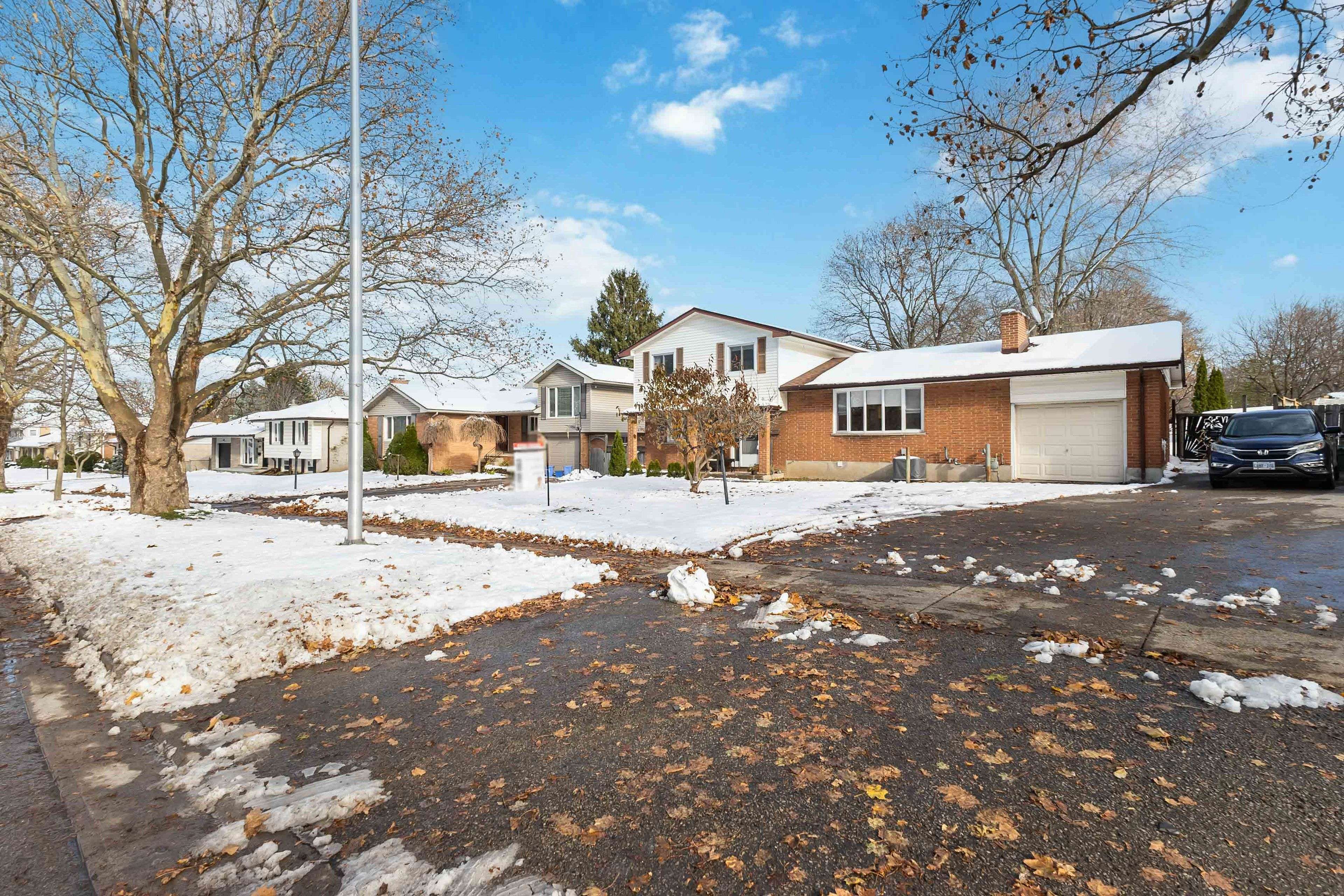 London South, ON N6J 2Y2,628 Viscount RD