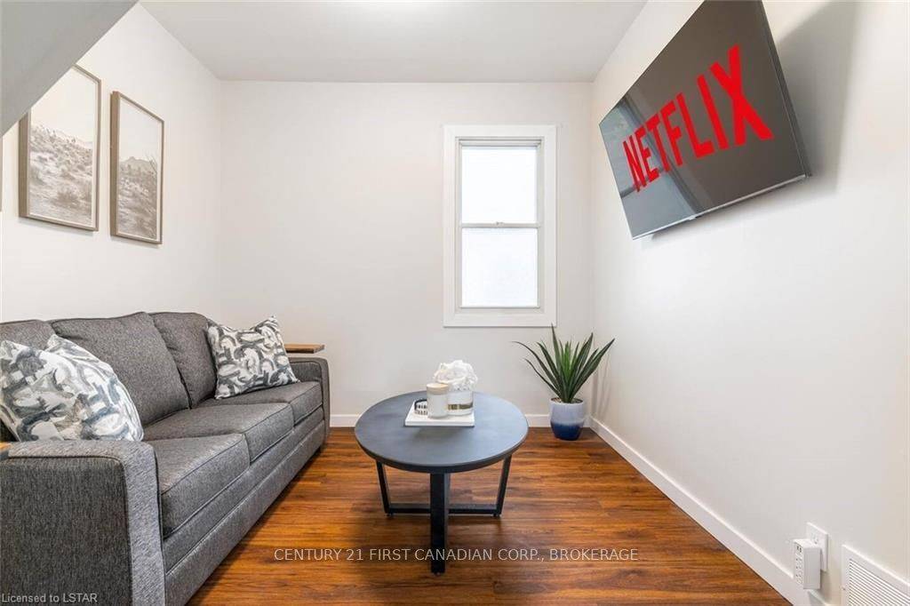 London South, ON N5Z 3N9,43 JOSEPHINE ST #3