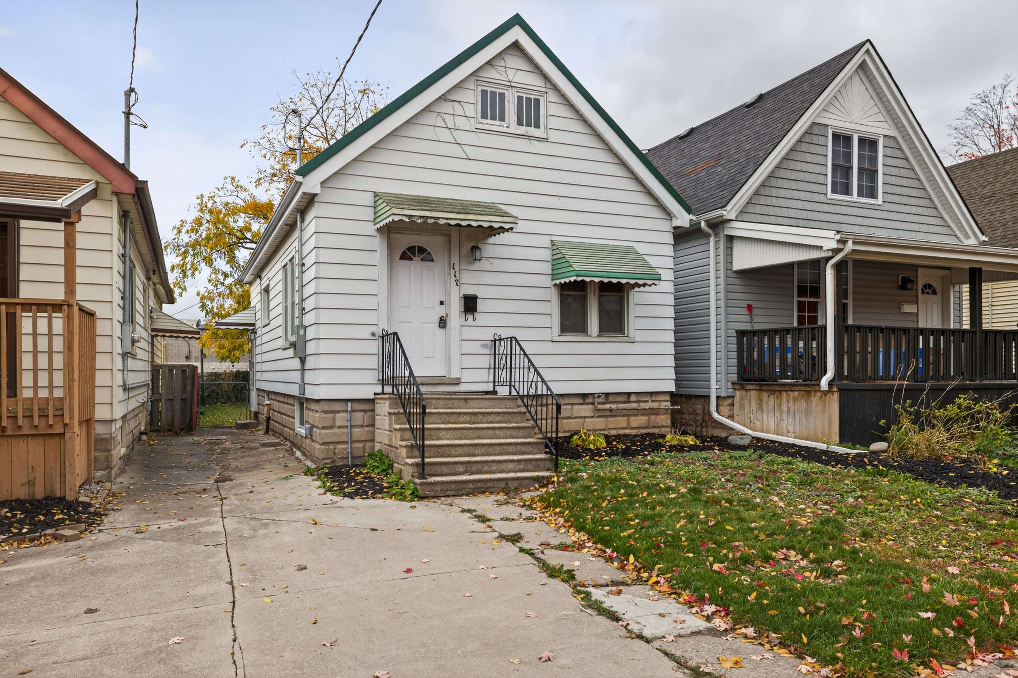 London East, ON N5Y 1Y9,117 Sterling ST