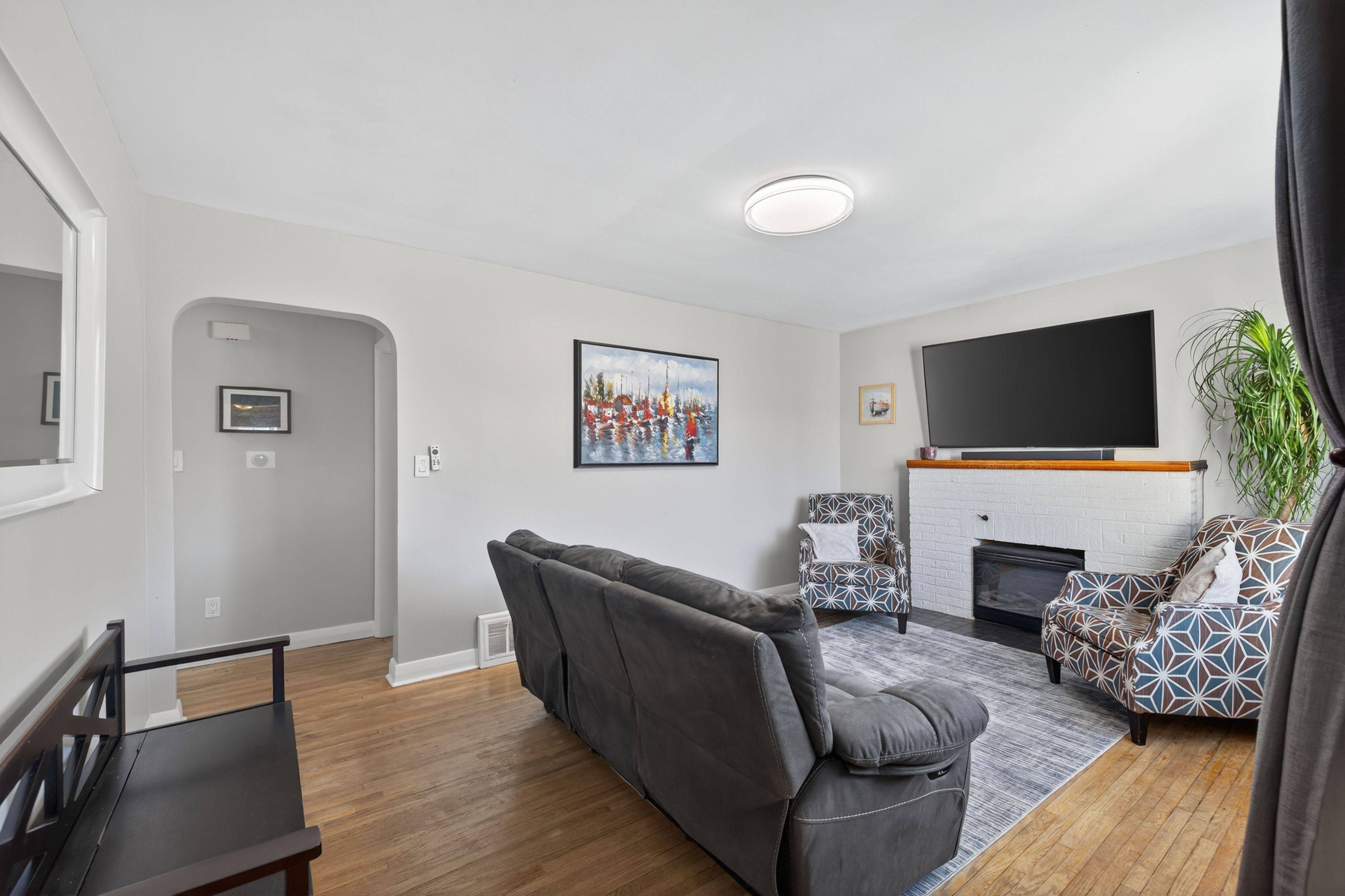 Sarnia, ON N7T 6N8,118 Gordon ST