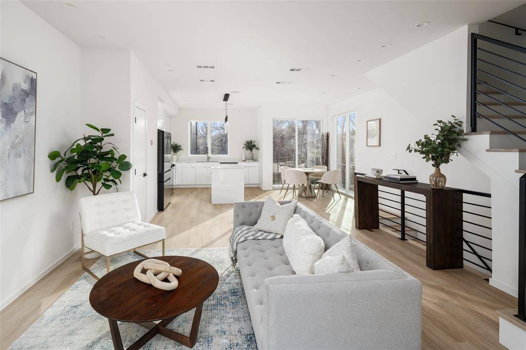 Dallas, TX 75235,4811 Denton Drive #207