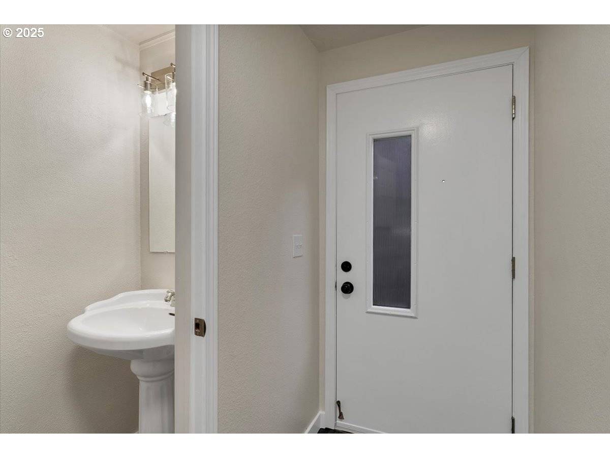 Lake Oswego, OR 97035,94 CERVANTES CIR