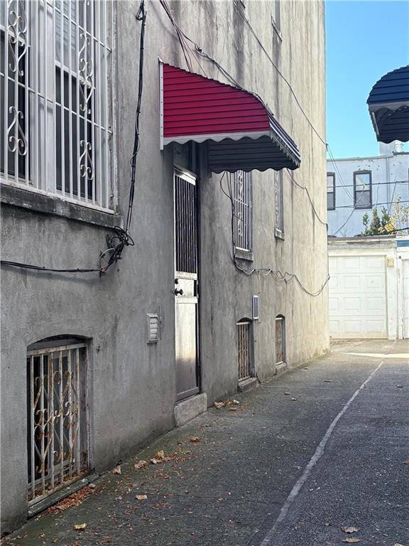 Brooklyn, NY 11220,352 68th ST