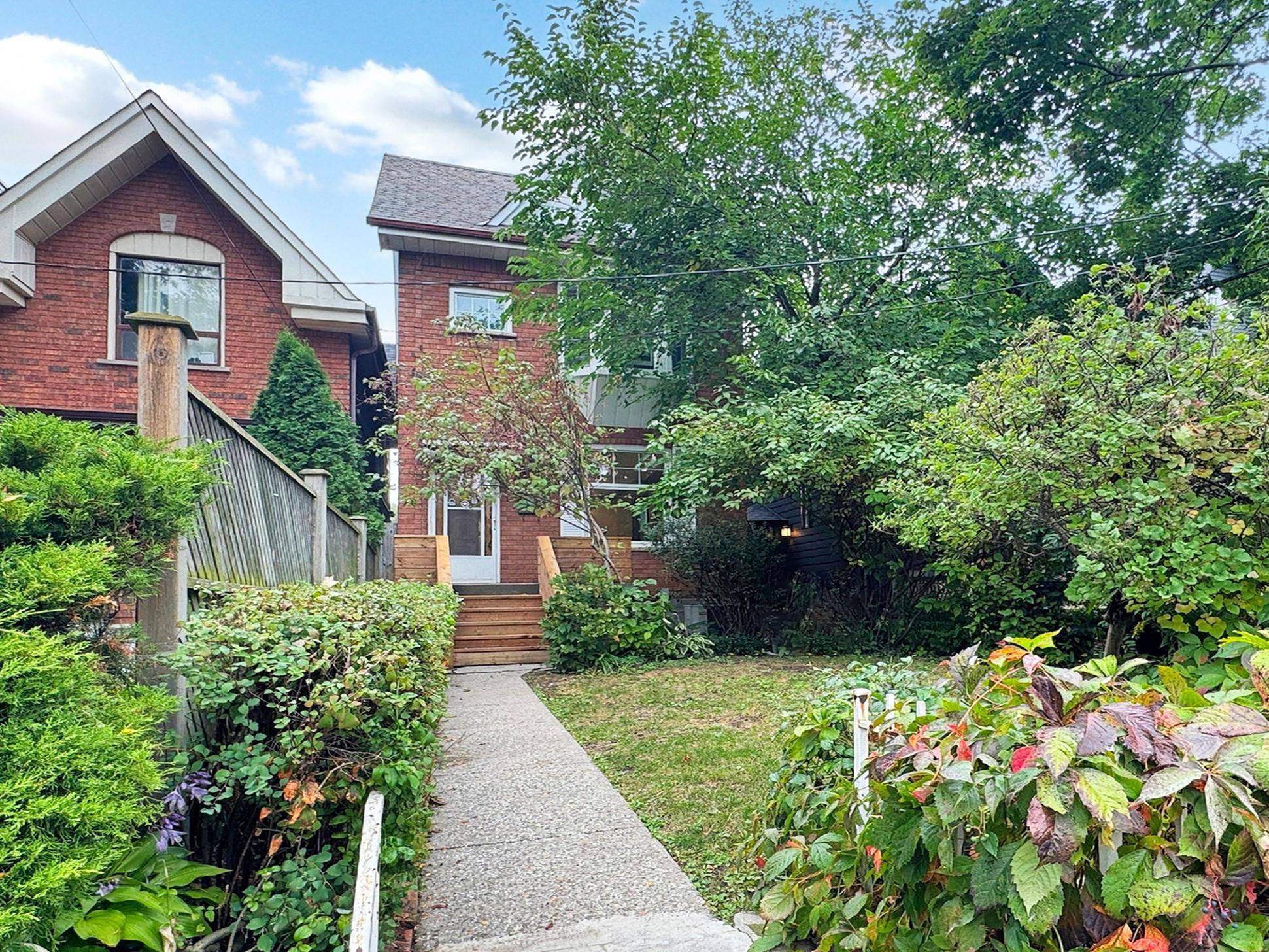 Toronto C01, ON M6H 1C9,10 Lindsey AVE