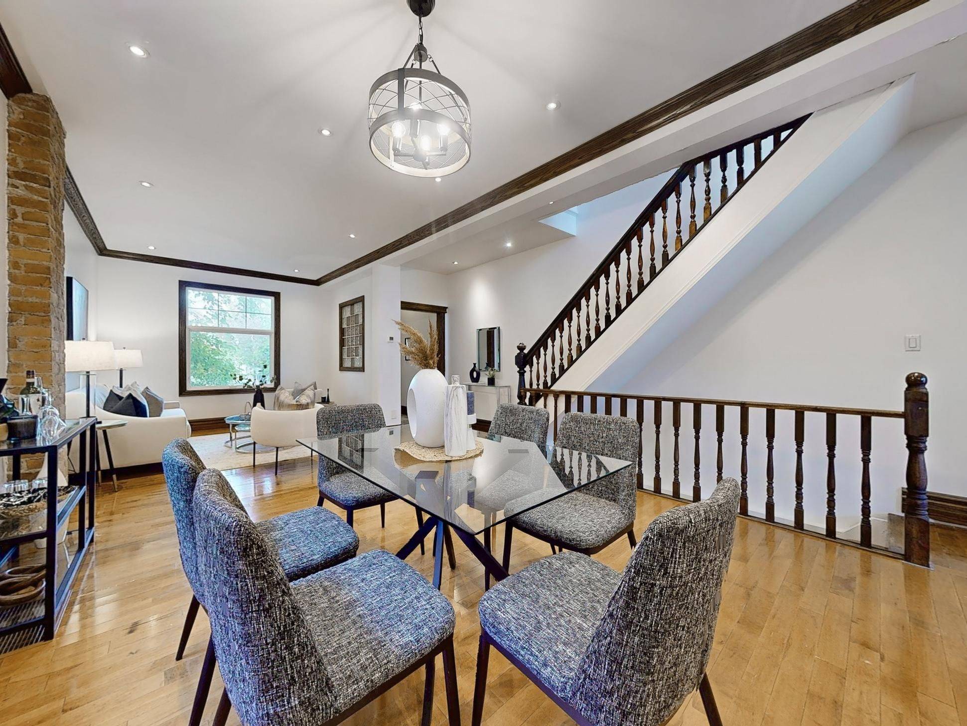 Toronto C01, ON M6H 1C9,10 Lindsey AVE