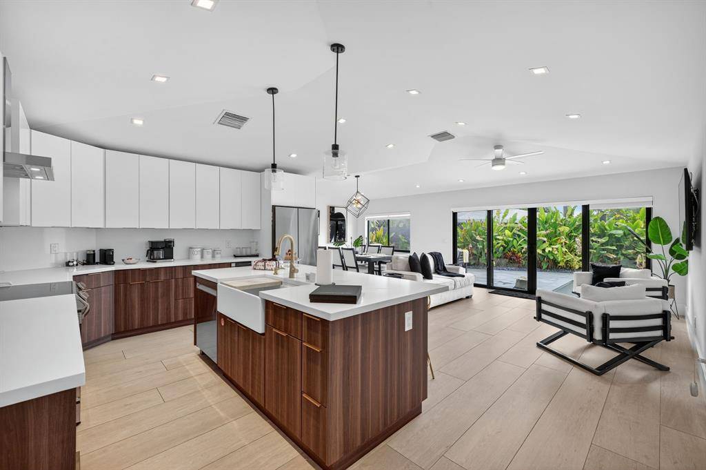 Oakland Park, FL 33334,4550 NE 3rd Ave