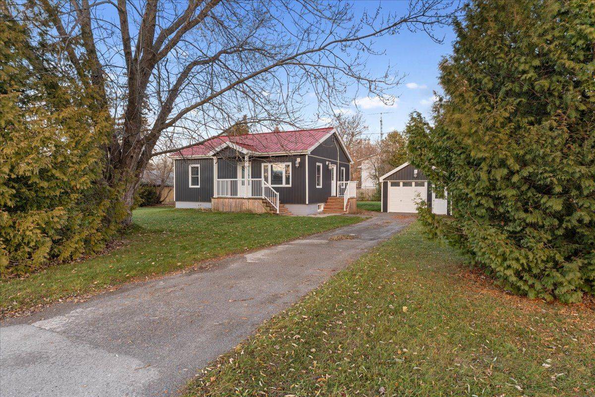 Quinte West, ON K8V 5P5,100 Whites RD