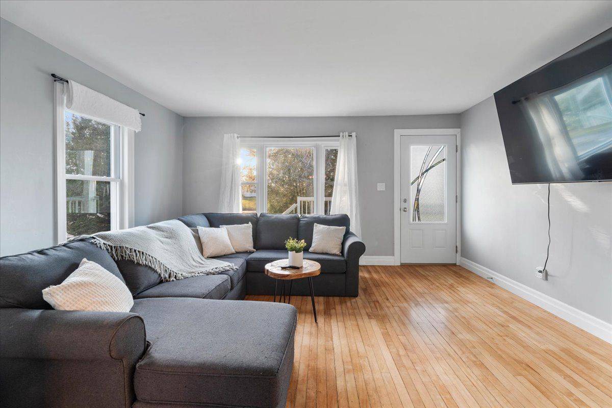 Quinte West, ON K8V 5P5,100 Whites RD