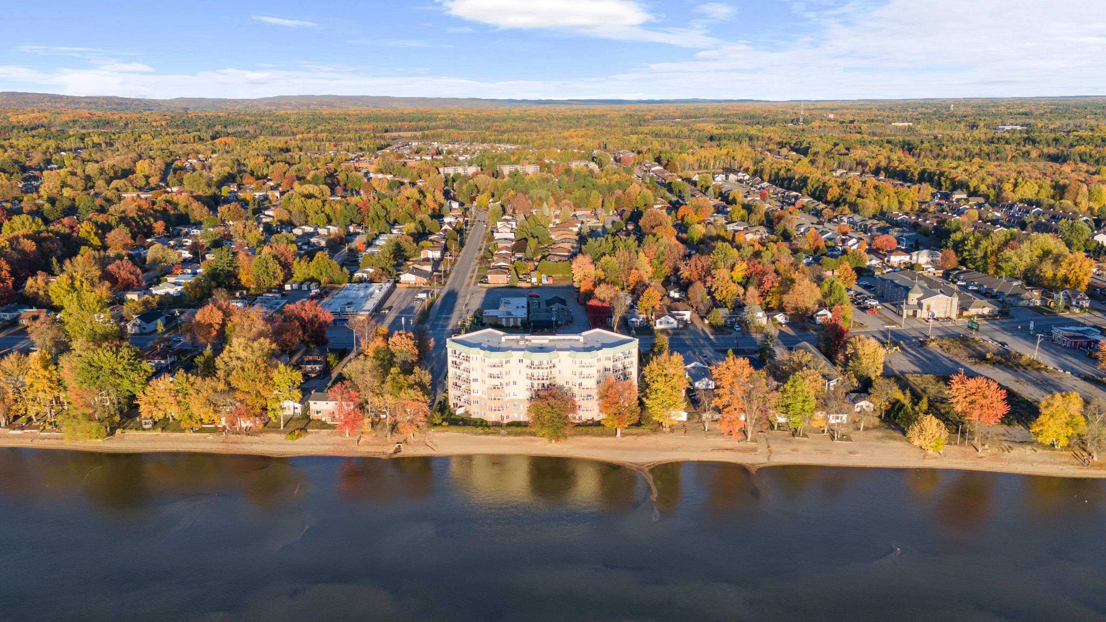 North Bay, ON P1A 2E5,533 LAKESHORE DR #404