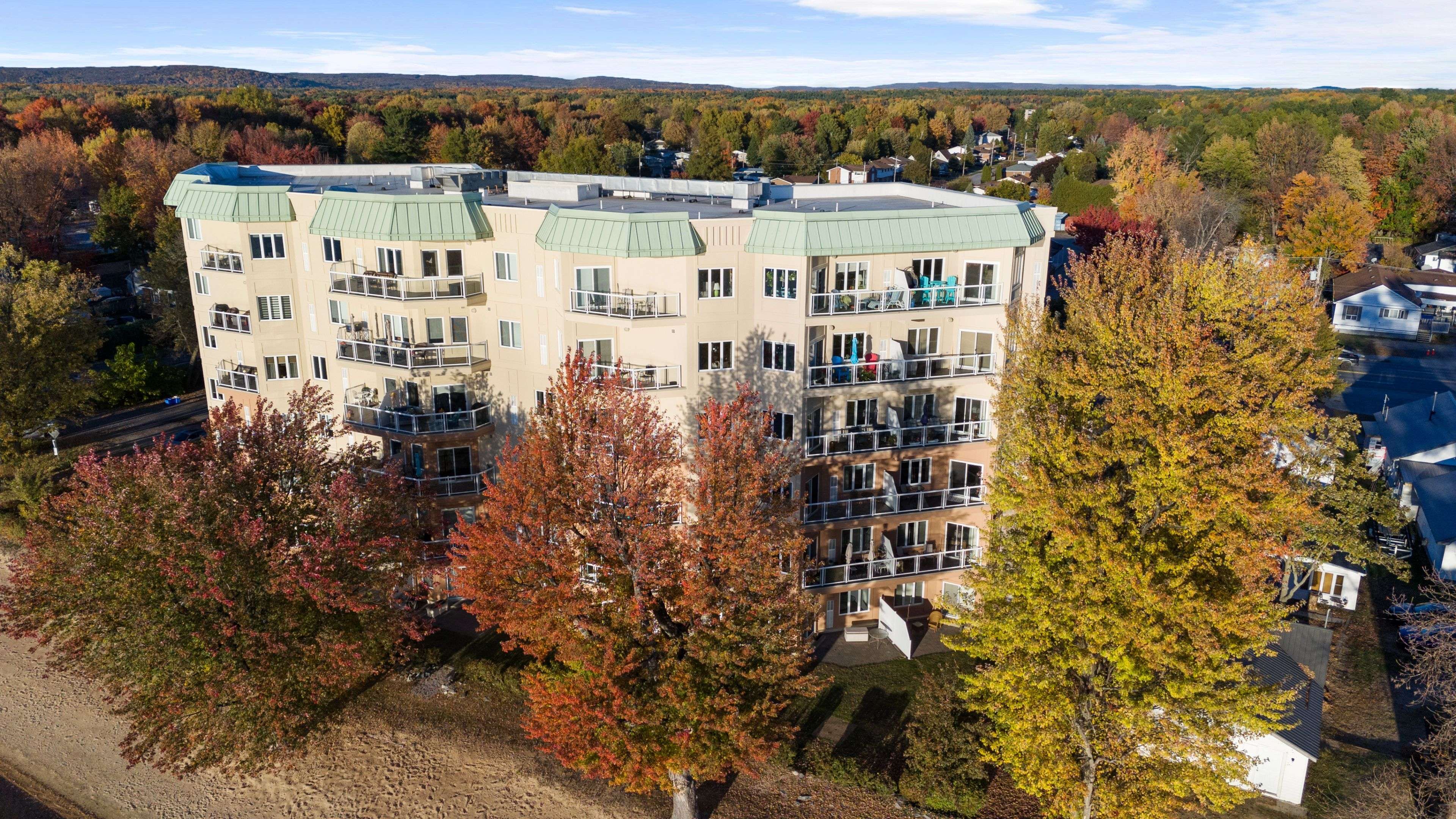 North Bay, ON P1A 2E5,533 LAKESHORE DR #404