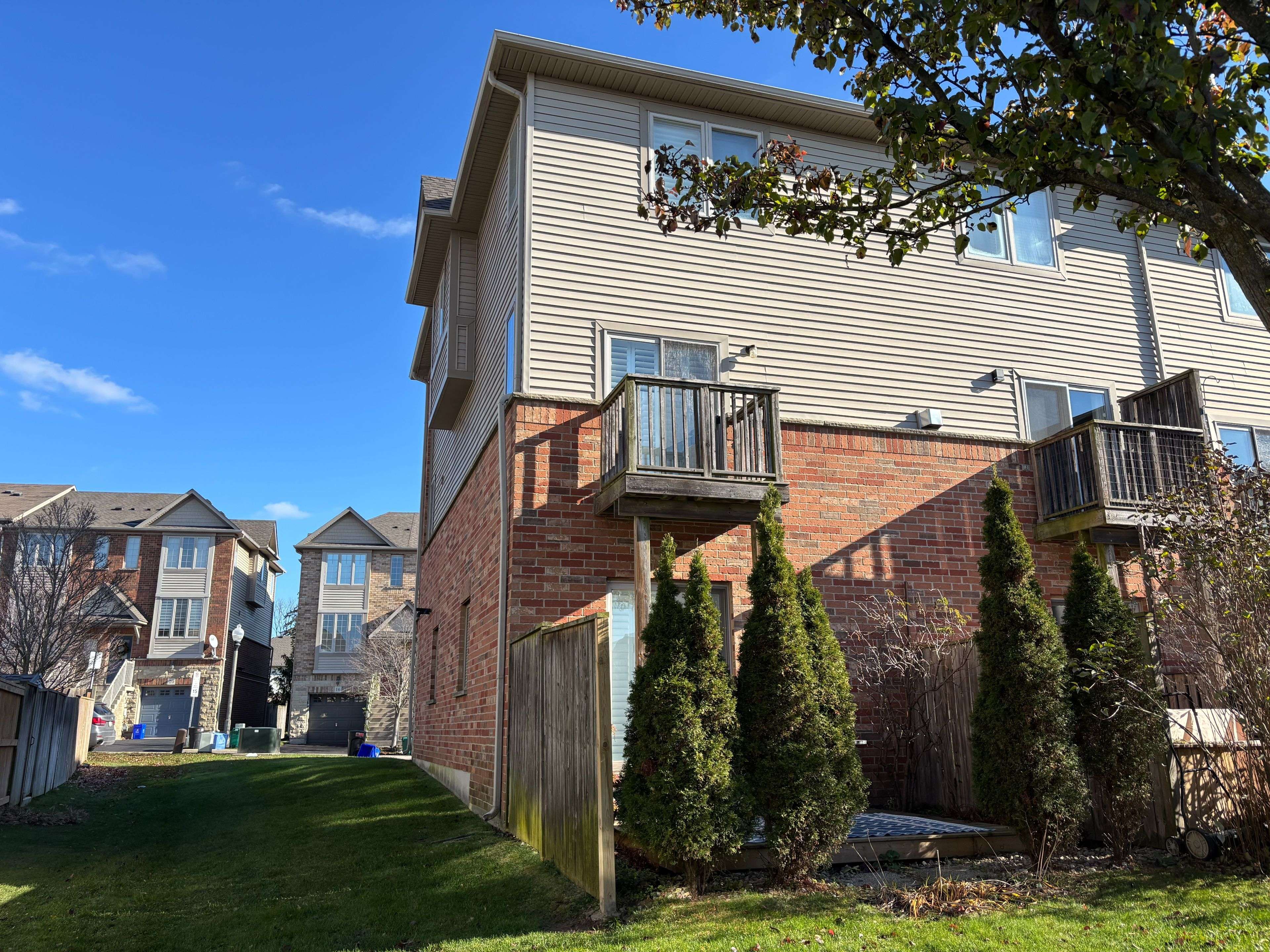 Hamilton, ON L9G 0A5,15 CHAPMAN LN