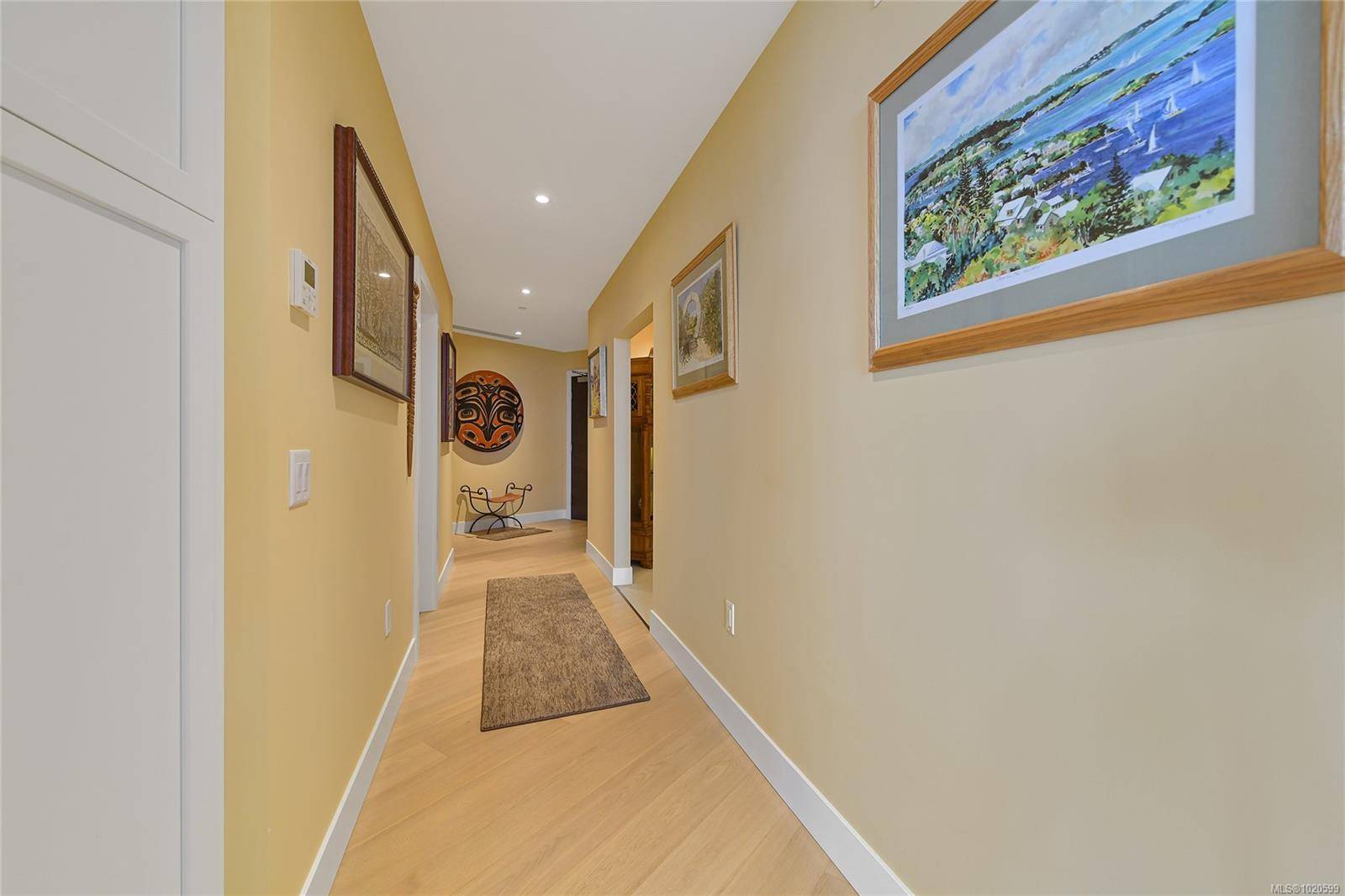 Saanich, BC V8Y 3K3,5388 Hill Rise Terr #403