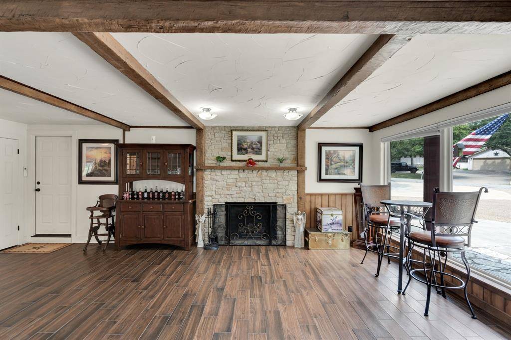 De Cordova, TX 76049,5102 Largo Drive