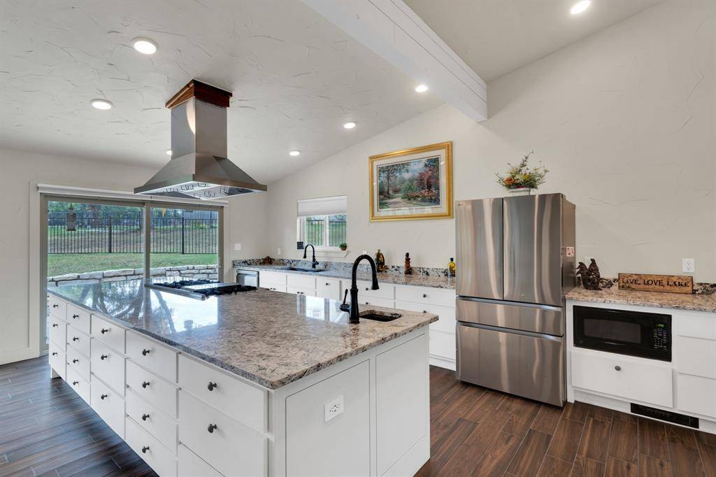 De Cordova, TX 76049,5102 Largo Drive