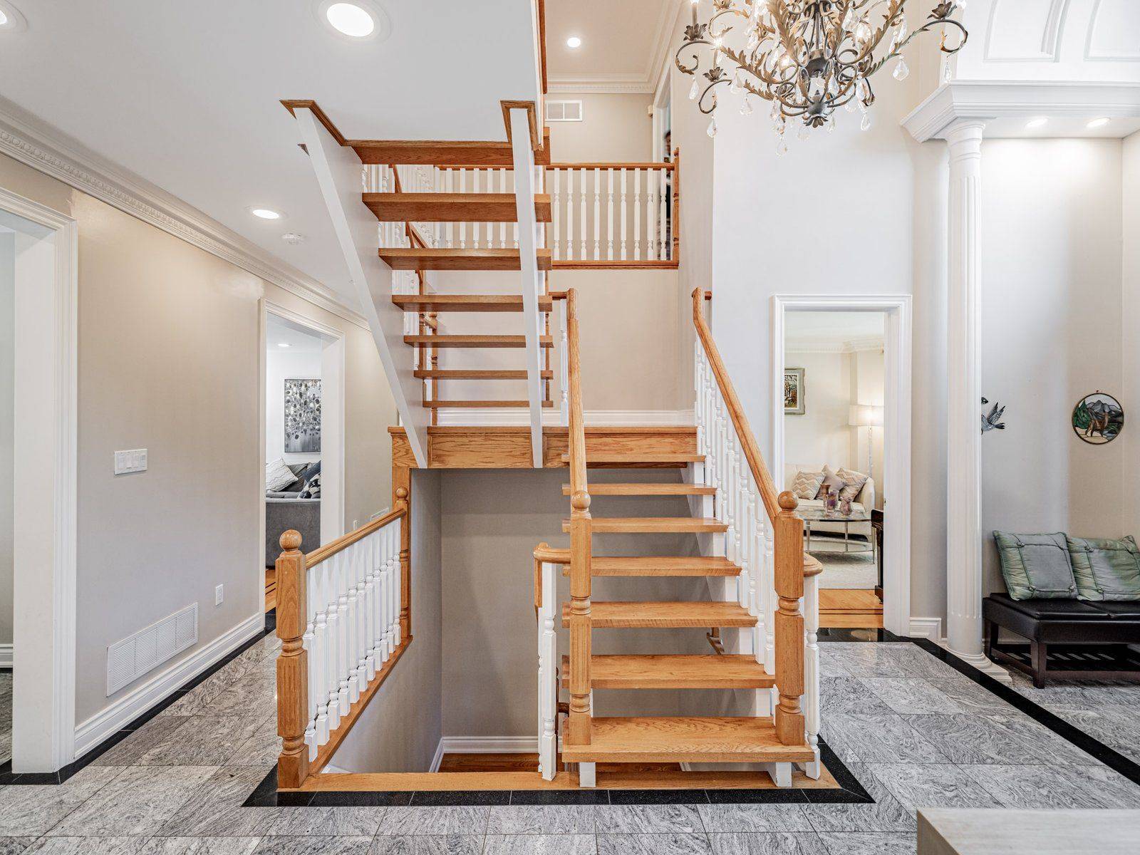 Toronto W04, ON M6L 2Y7,13 Bourdon AVE