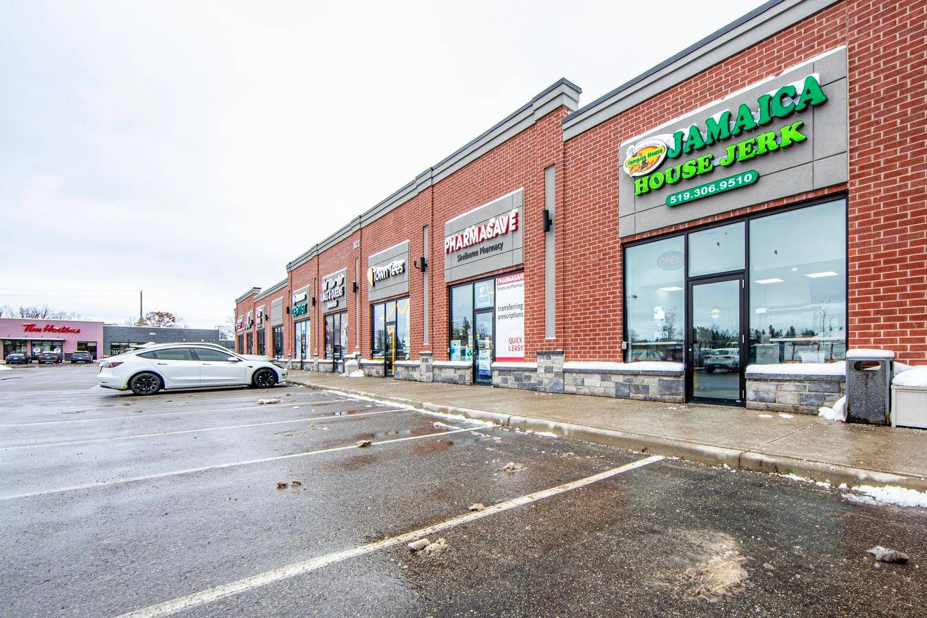 Shelburne, ON L9V 3X7,303 Col Phillips DR #104