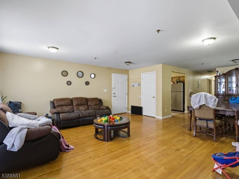 Newark City, NJ 07103,679-681 S 18Th St