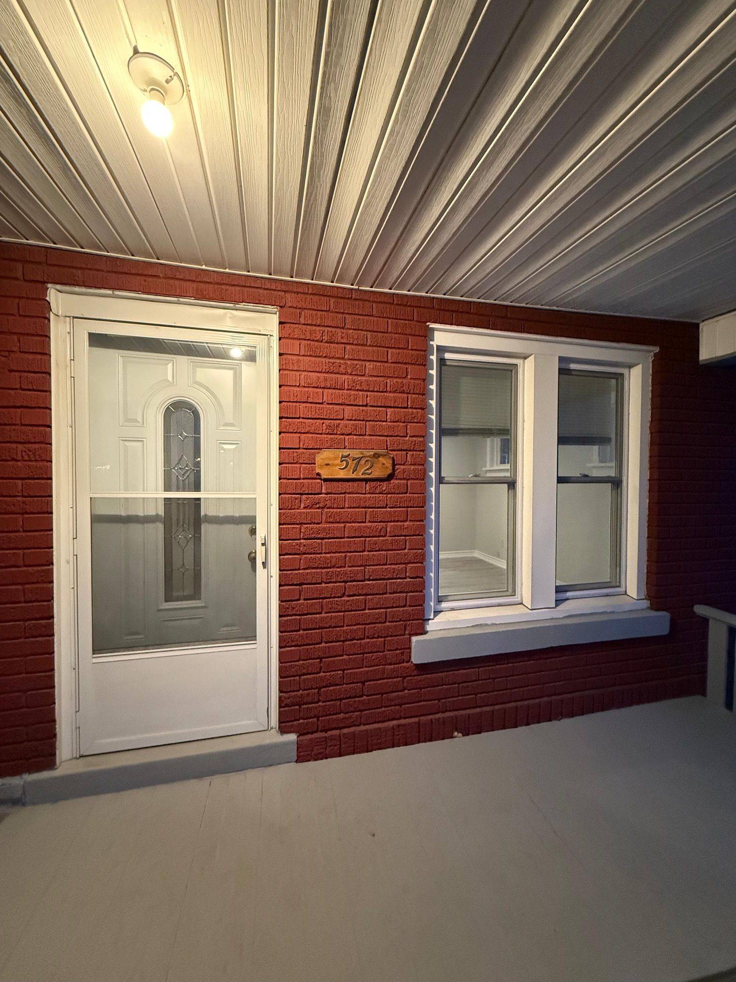 Windsor, ON N9A 5E6,572 Oak AVE