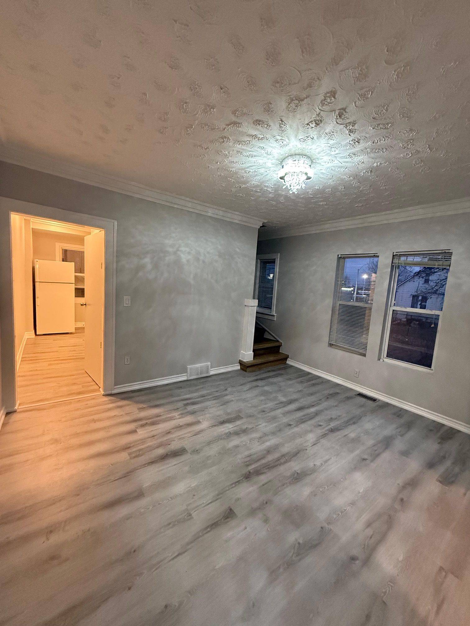 Windsor, ON N9A 5E6,572 Oak AVE