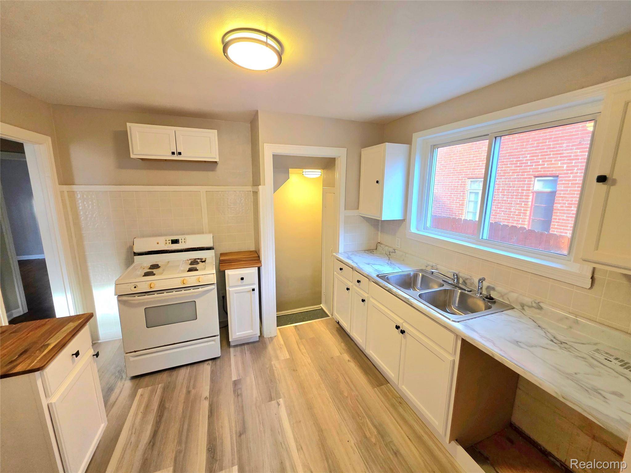 Detroit, MI 48224,9314 Harvard RD