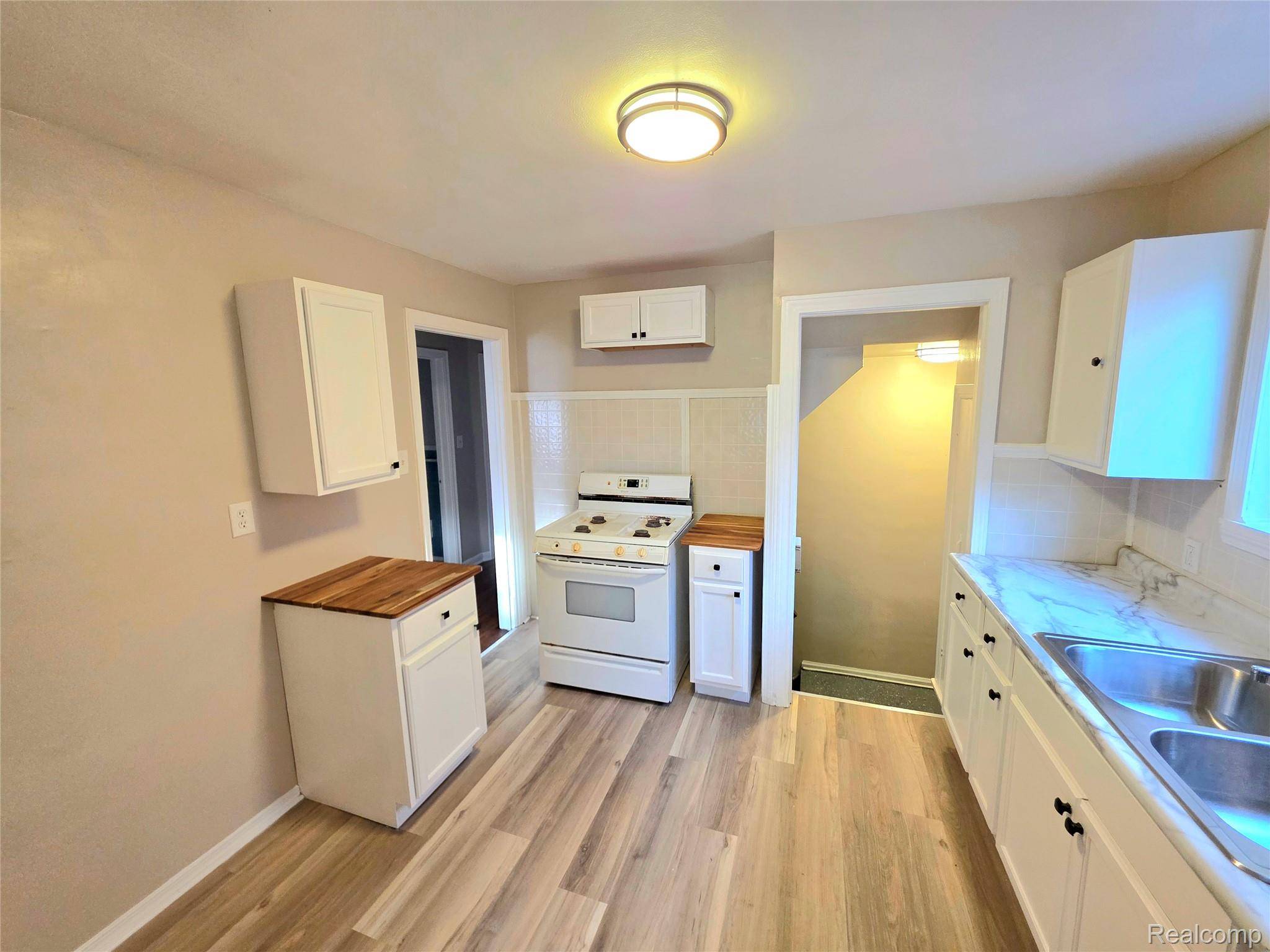 Detroit, MI 48224,9314 Harvard RD