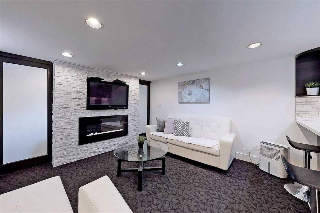 Toronto C10, ON M4S 2P7,4 Belle Ayre BLVD #Lower