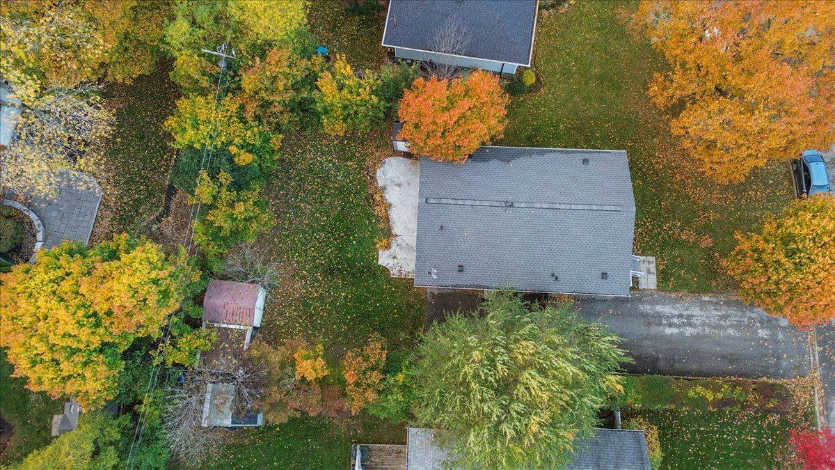 Burlington, ON L7L 3S5,418 Norrie CRES