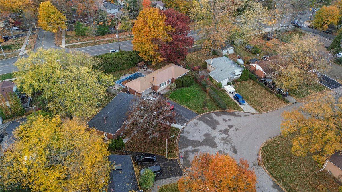 Burlington, ON L7L 3S5,418 Norrie CRES