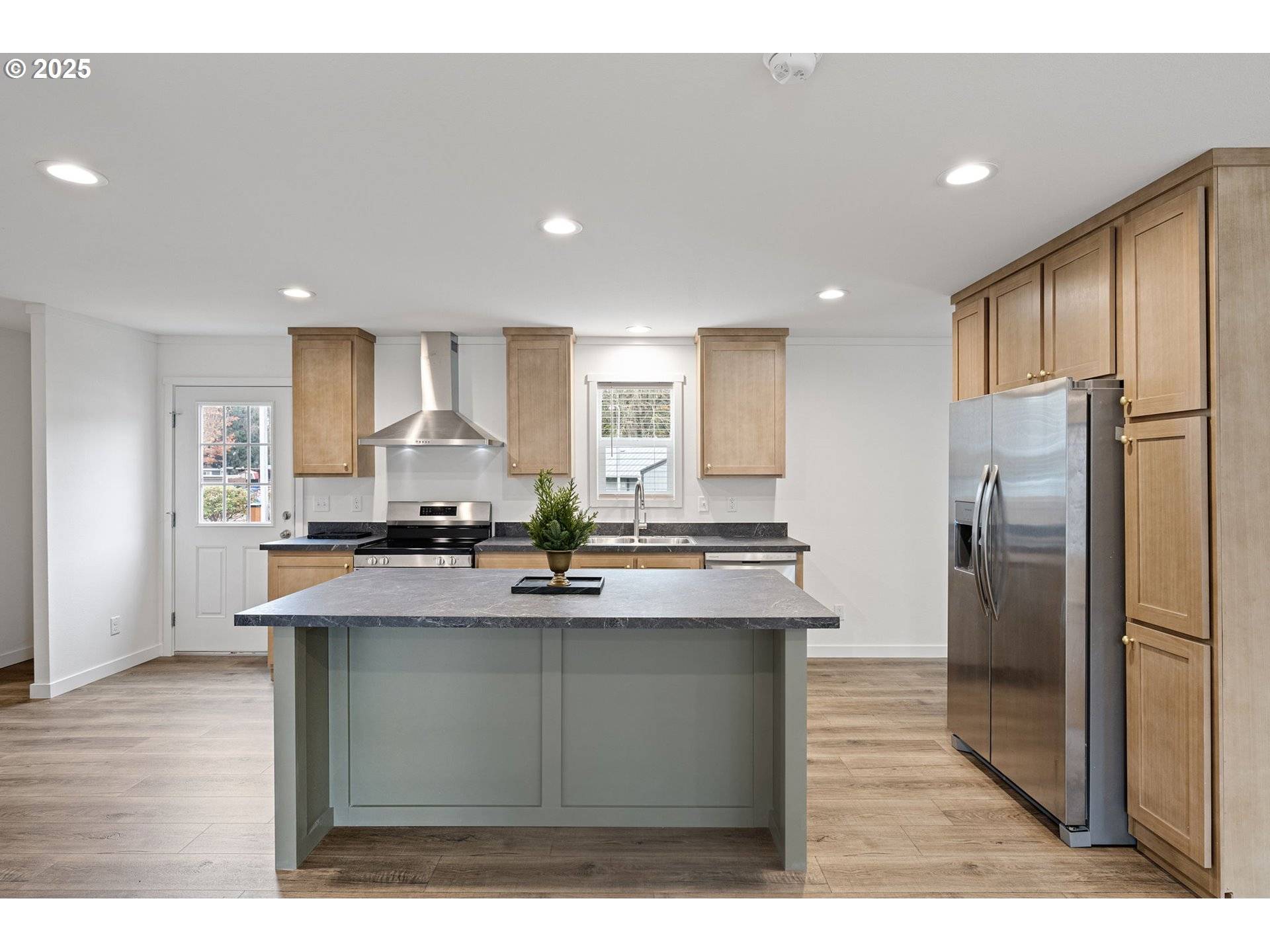 Eugene, OR 97402,4900 ROYAL AVE #105