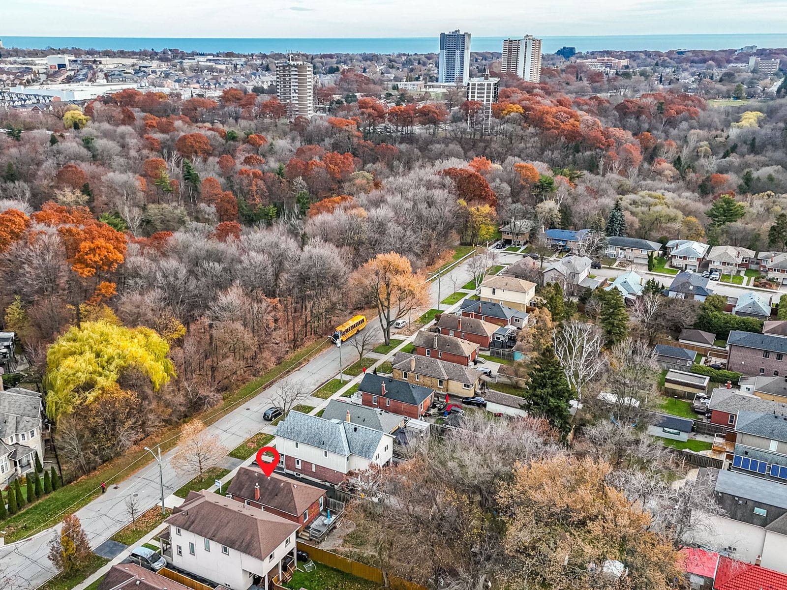 Toronto E04, ON M1L 3V7,18 Herron AVE