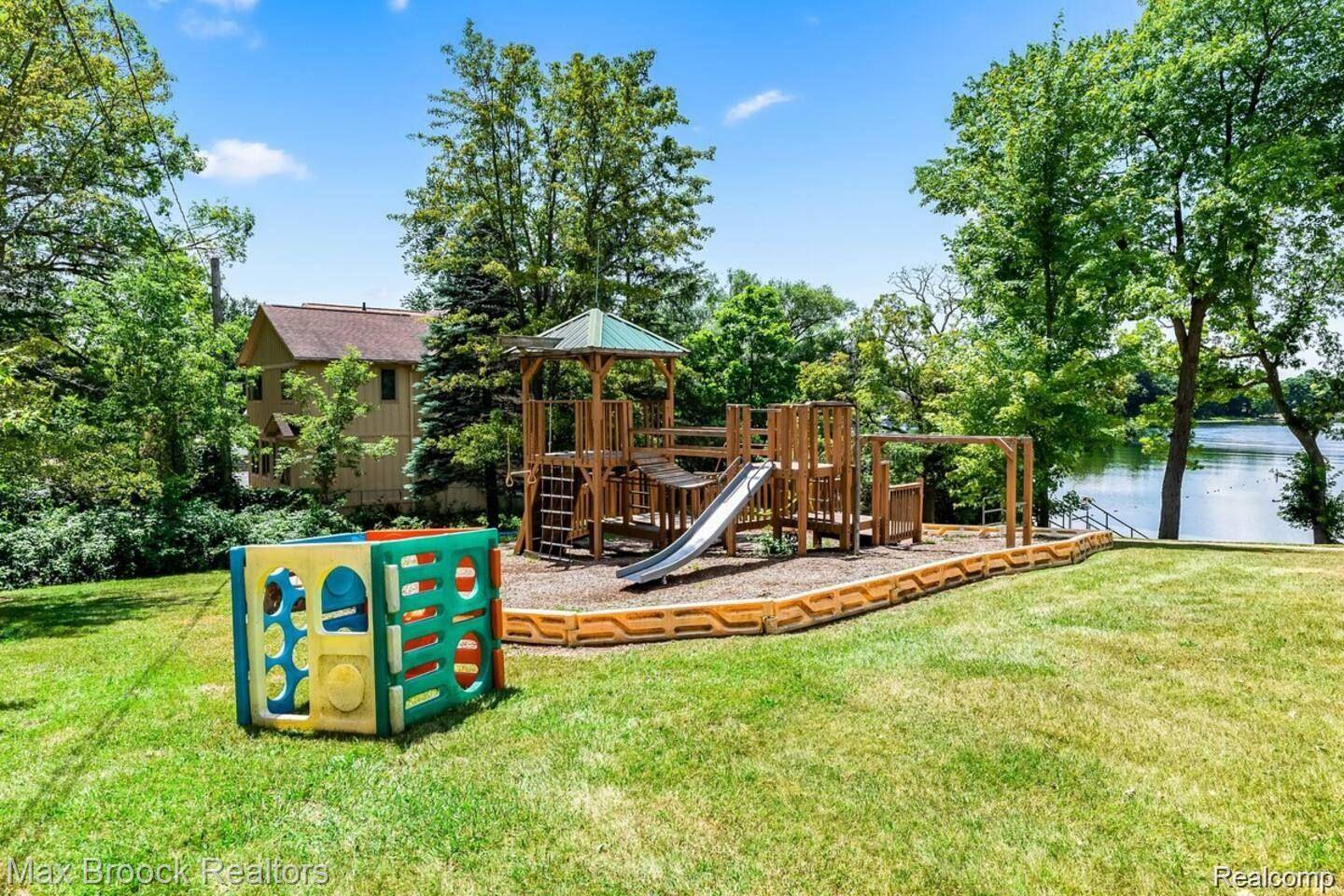 Lake Orion, MI 48362,1146 S Long Lake BLVD