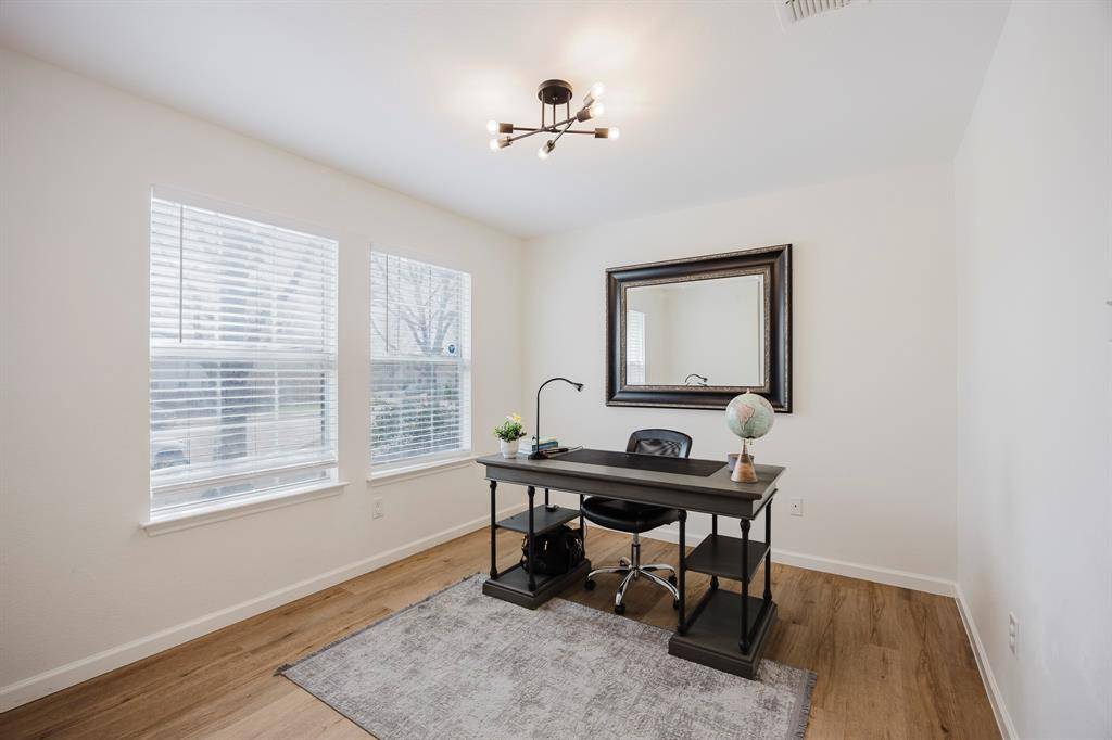 Dallas, TX 75237,7935 Faithful Trail