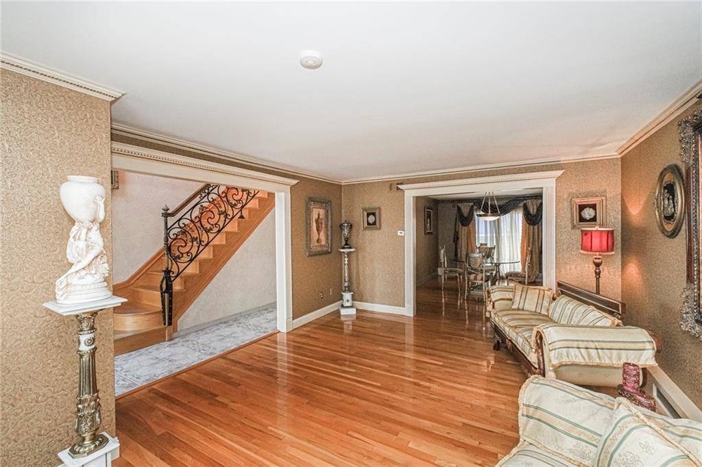 Tottenville, NY 10307,27 Honey LN