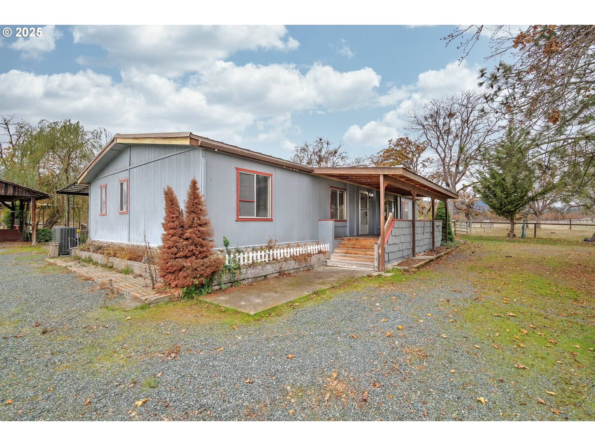 White City, OR 97503,5209 BEAGLE RD