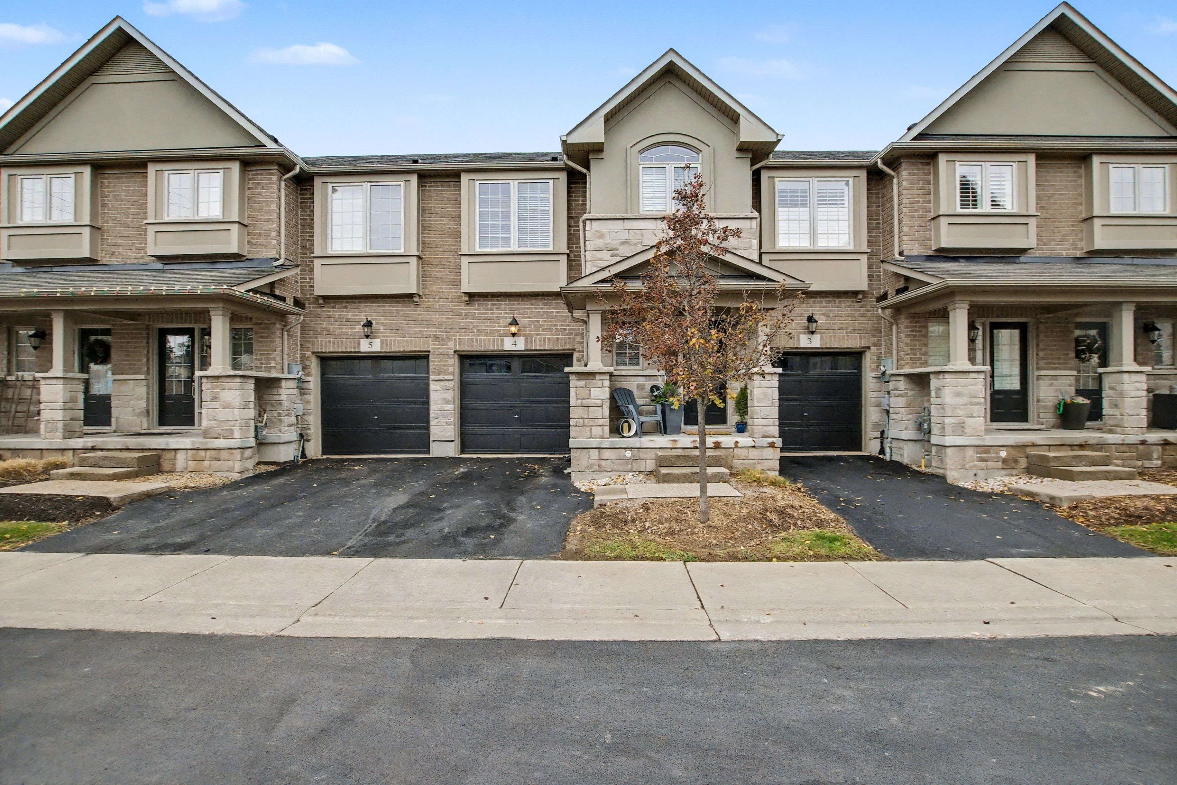 Hamilton, ON L8B 0X2,215 Dundas ST E #4