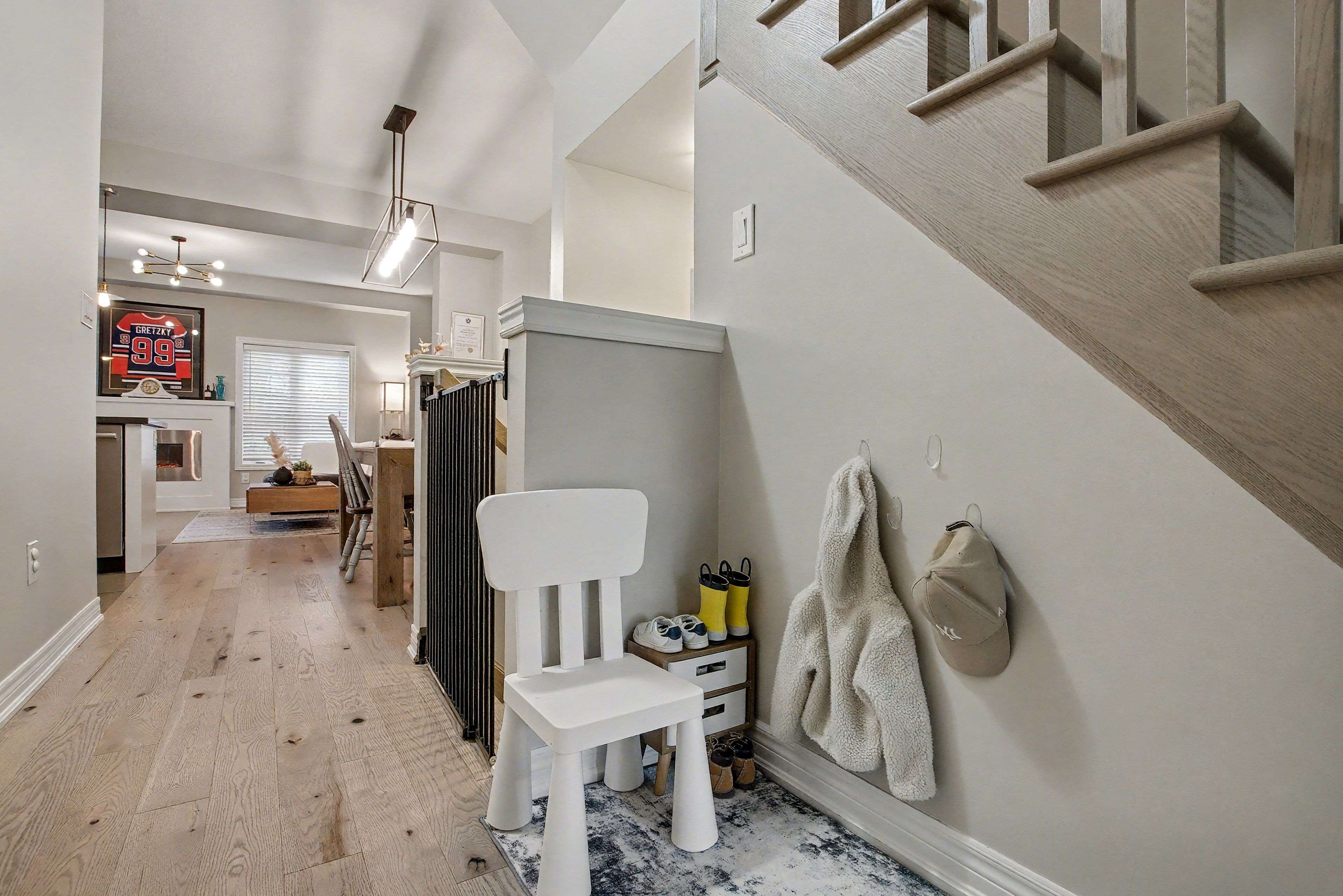 Hamilton, ON L8B 0X2,215 Dundas ST E #4