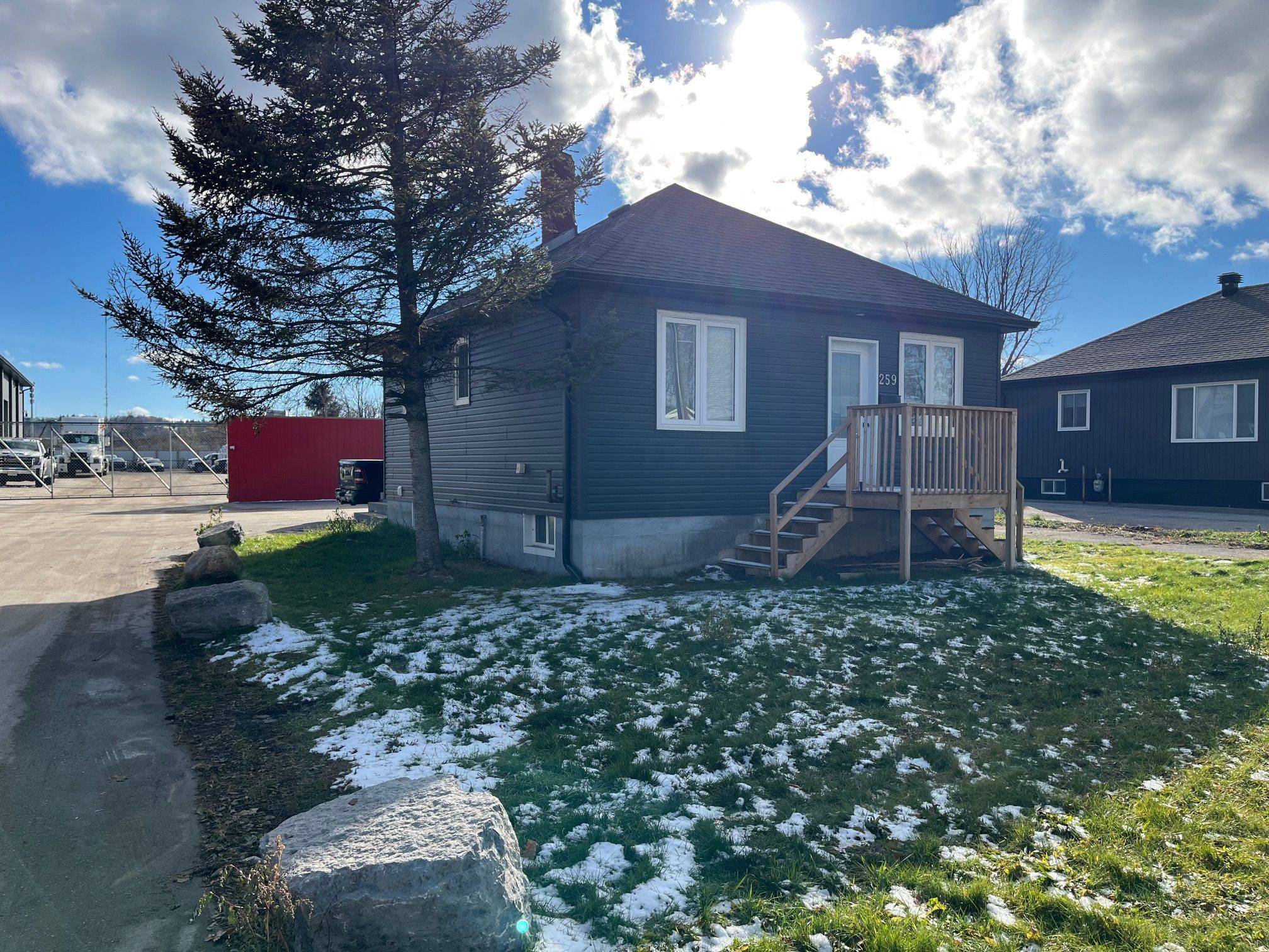 Barrie, ON L4N 2N3,259 Tiffin ST