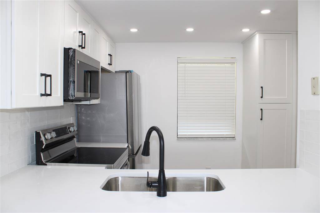 Plantation, FL 33324,10501 W Broward Blvd #403